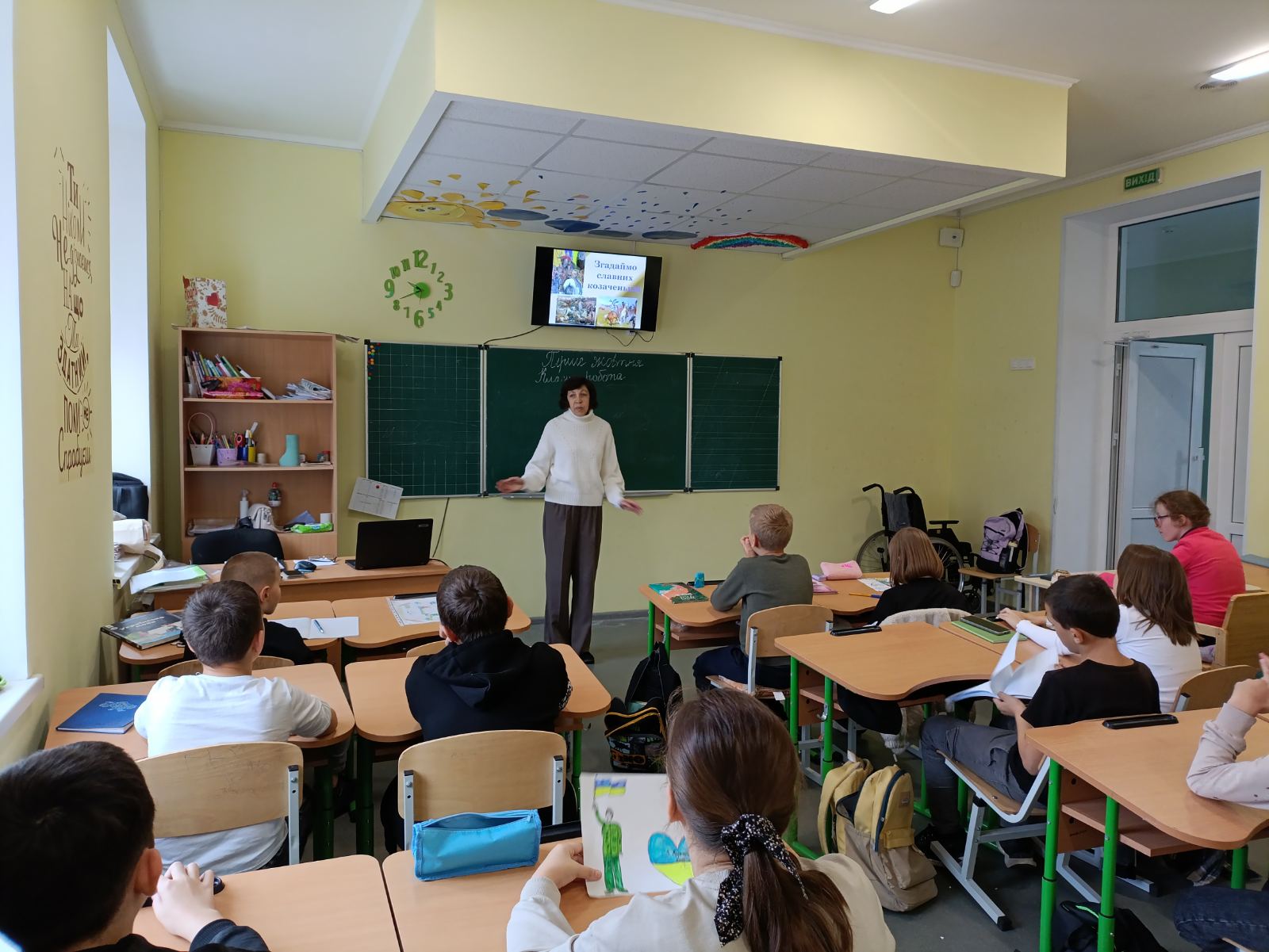 A history lesson "Let's Remember the Glorious Cossacks" took place for 5th-grade students at Mykolaiv Gymnasium No. 36