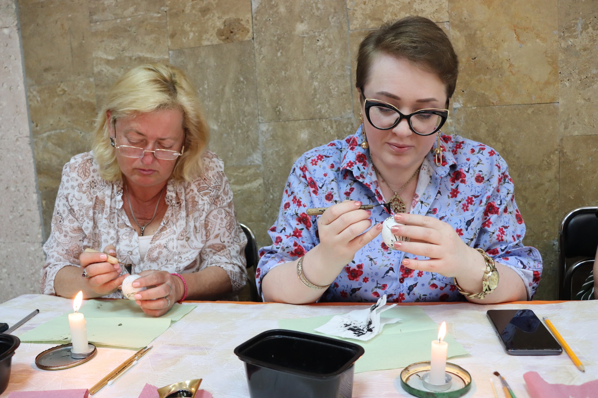 Visitors of the library master classes became participants of an extraordinary event - painting Easter eggs in the style of the ethnic heritage of the Mykolaiv region