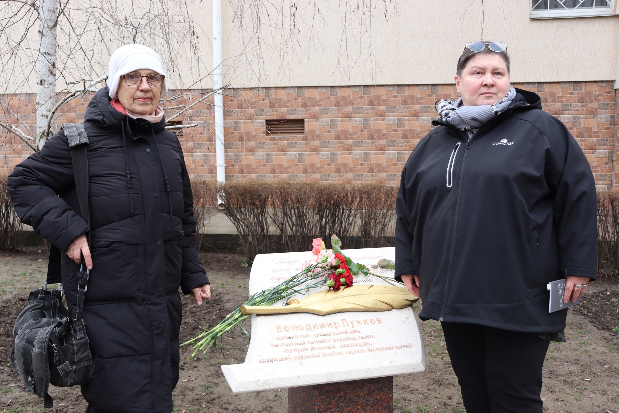 15 березня, у день народження поета Володимира Юрійовича Пучкова, у Літературному сквері пригадали його творчість і поклали квіти до пам`ятного знака