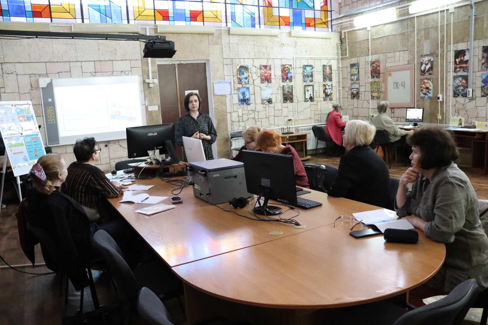 Specialists of the electronic information department of the Central сity library named after M.L. Kropyvnytskyi held a thematic mini-training for library visitors