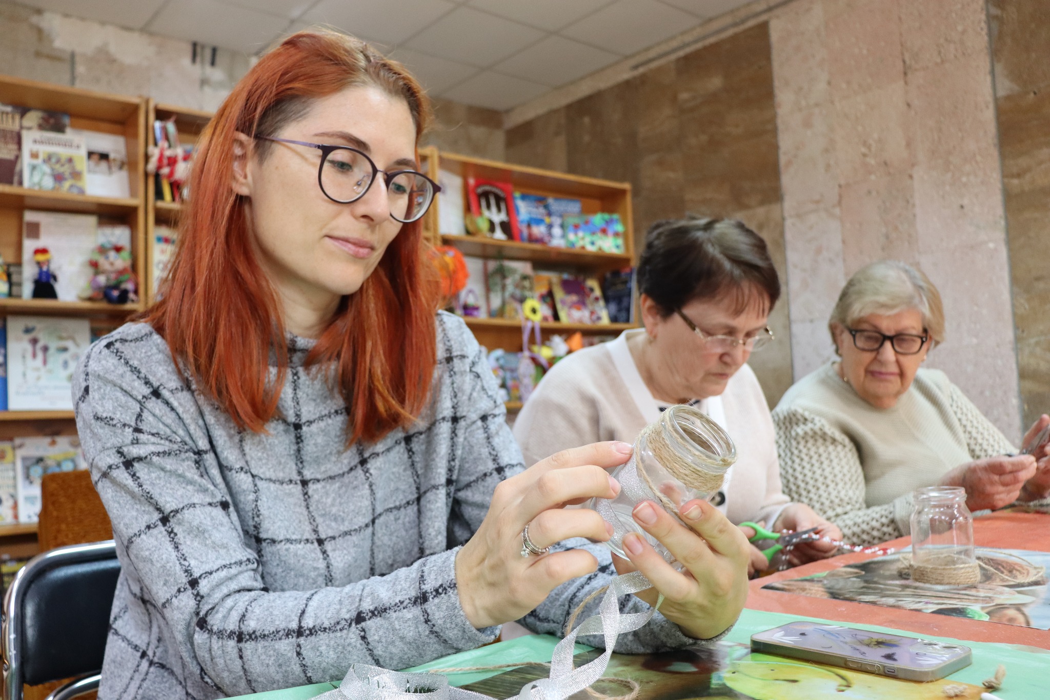 Постійні відвідувачки майстер-класів робили аксесуар, який налаштовує на тихий й спокійний лад, а також впливає на зміну внутрішнього стану 